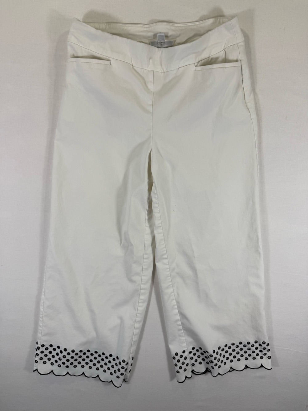 Chico's White Cropped Scallop Hem Pants with Black Eyelet Trim